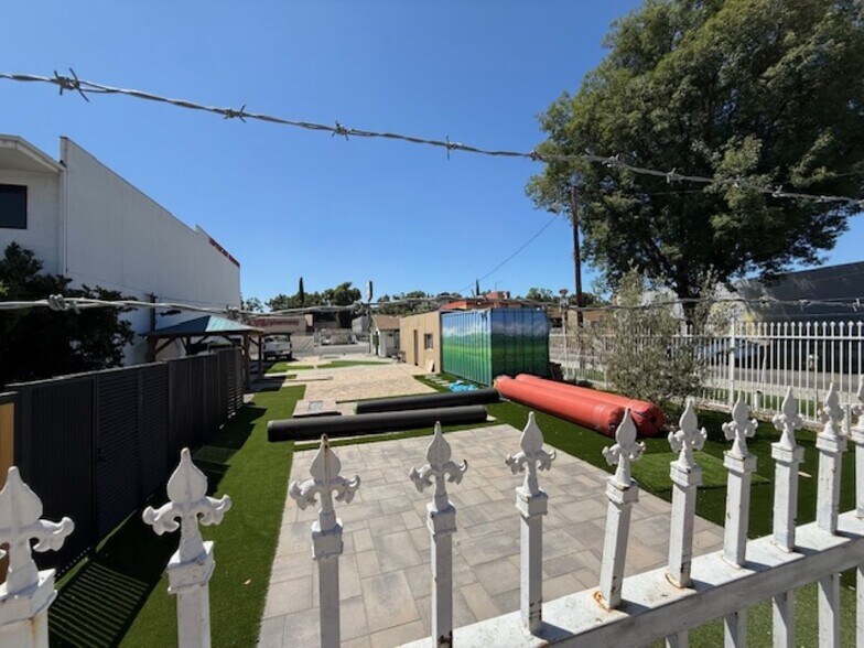 22055 Ventura Blvd, Woodland Hills, CA à louer - Photo de l’immeuble – Image 3 sur 4