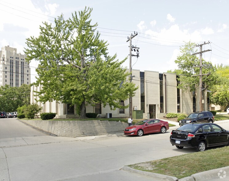 2 Crocker Blvd, Mount Clemens, MI à louer - Photo de l’immeuble – Image 2 sur 4