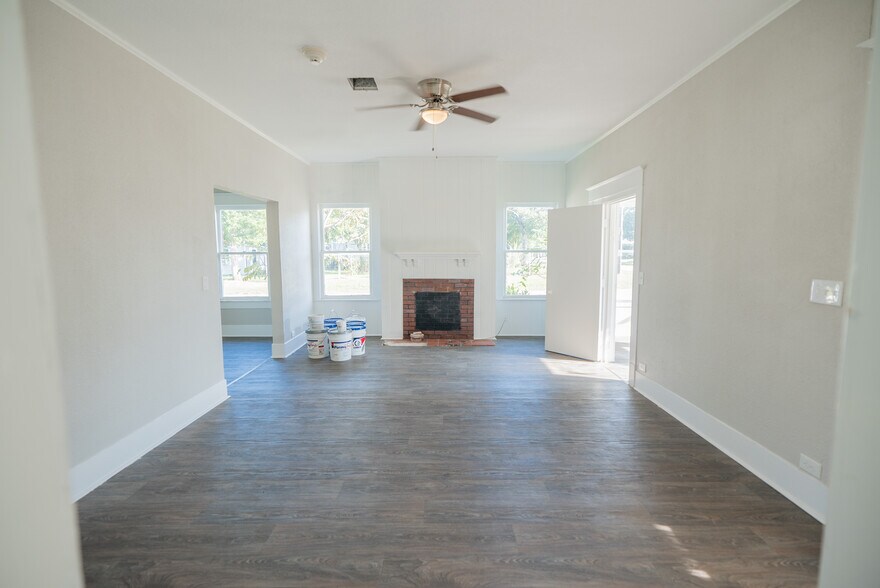1119 Smith St, Waller, TX à louer - Photo de l’immeuble – Image 3 sur 14