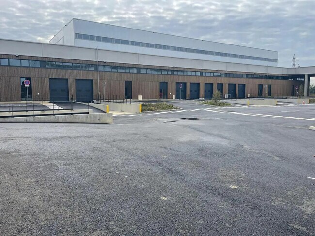 Plus de détails pour Bureau, Local d'activités à louer