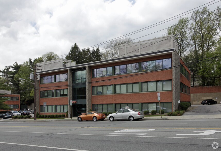 305 Northern Blvd, Great Neck, NY à louer - Photo de l’immeuble – Image 2 sur 9