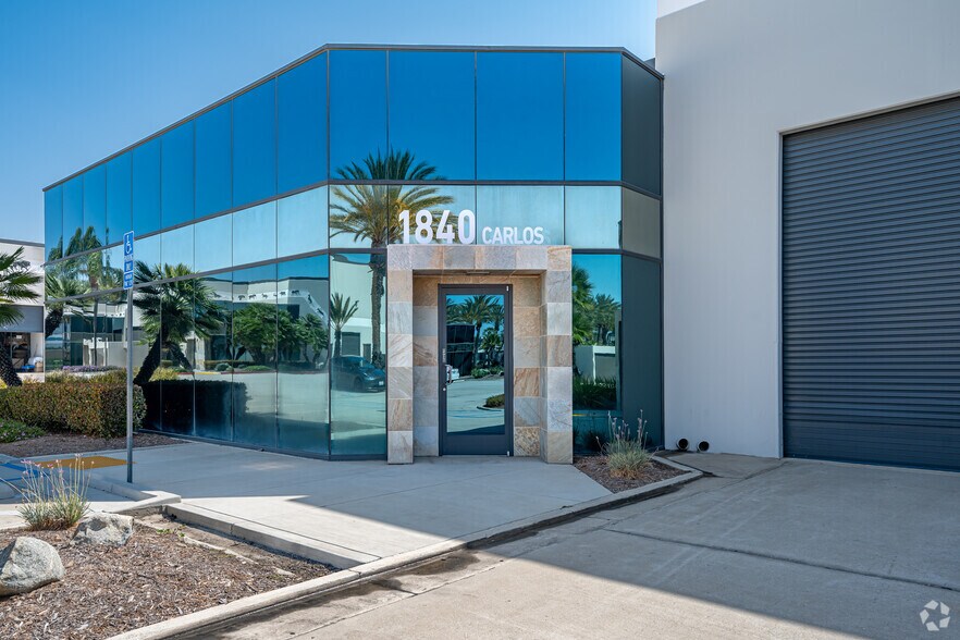 2037-2077 S Vineyard Ave, Ontario, CA à louer - Photo de l’immeuble – Image 2 sur 7