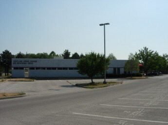805 Beachway Dr, Indianapolis, IN à vendre - Photo de l’immeuble – Image 3 sur 8