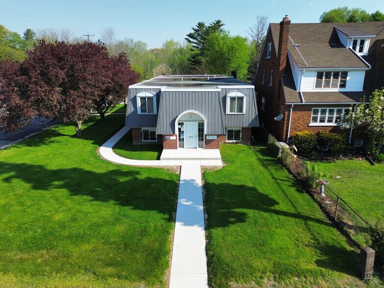 191 Queensway W, Simcoe, ON à louer - Photo de l’immeuble – Image 2 sur 21