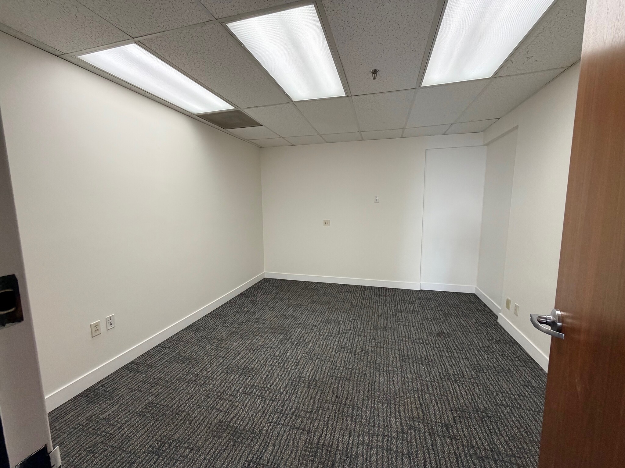 2183 Fairview Rd, Costa Mesa, CA à louer Photo intérieure– Image 1 sur 1