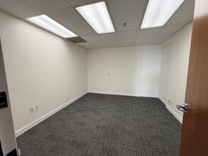 2183 Fairview Rd, Costa Mesa, CA à louer Photo intérieure– Image 1 sur 1