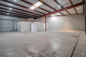 5504-1 Bandera Rd, San Antonio, TX à louer Photo de l’immeuble– Image 2 sur 3