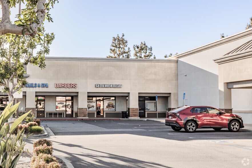 229-333 N Euclid St, Fullerton, CA à louer - Photo de l’immeuble – Image 3 sur 10