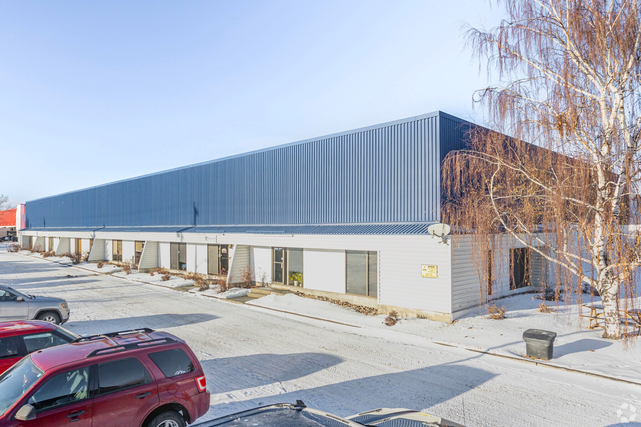 16636-16644 117 Av NW, Edmonton, AB à louer Photo principale– Image 1 sur 4