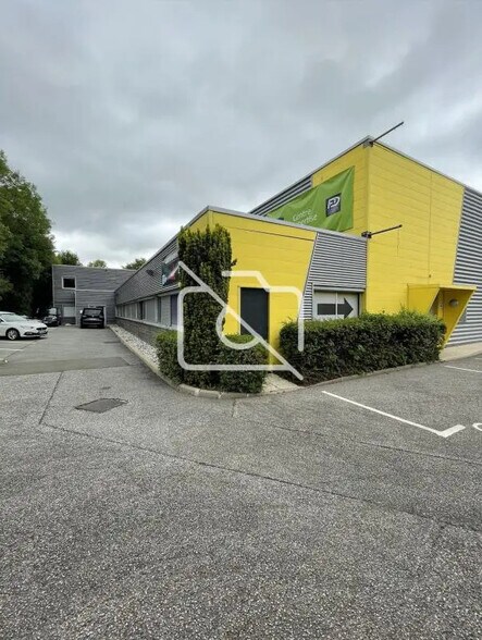 Bureau dans Trappes à louer - Photo de l’immeuble – Image 2 sur 17