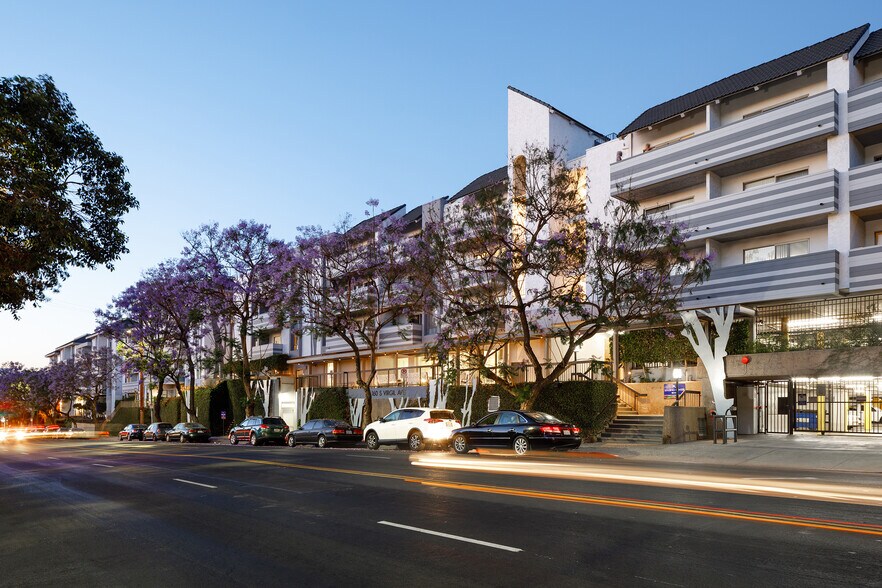 160 S Virgil Ave, Los Angeles, CA à vendre - Photo de l’immeuble – Image 1 sur 13