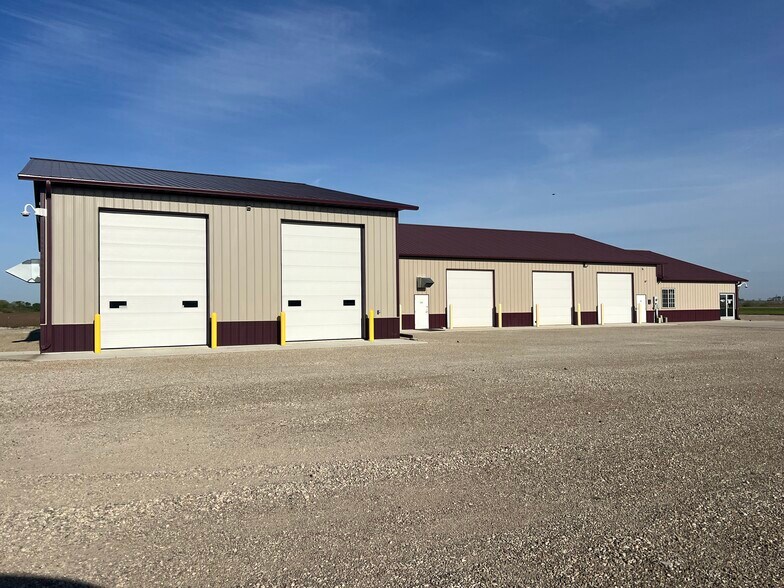 1303 N 56th St, Clear Lake, IA à vendre - Photo de l’immeuble – Image 1 sur 4