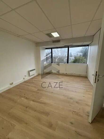 Bureau dans Bordeaux à louer - Photo de l’immeuble – Image 2 sur 7