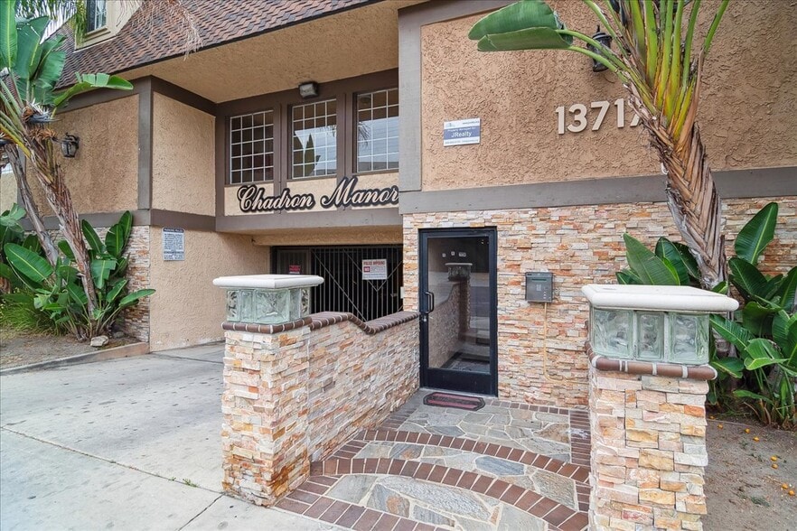13717 Chadron Ave, Hawthorne, CA à vendre - Photo de l’immeuble – Image 3 sur 46