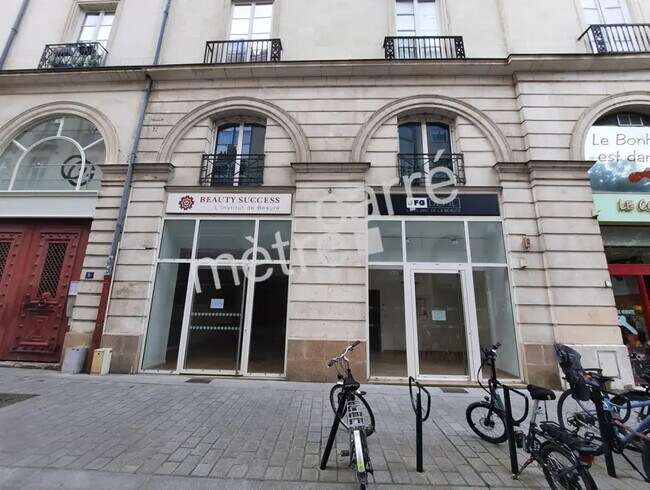 Plus de détails pour Local commercial à louer