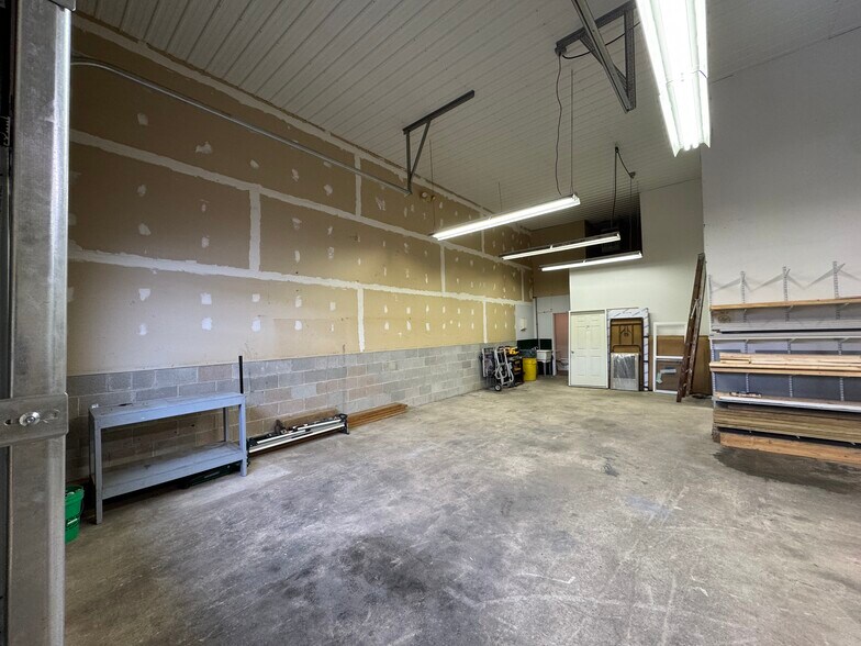 4621-4645 Freedom Dr, Ann Arbor, MI à louer - Photo de l’immeuble – Image 3 sur 8