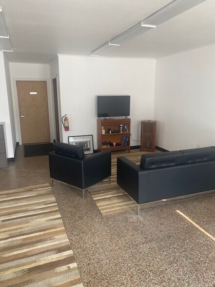 12610 W Hampton Ave, Butler, WI à vendre - Photo de l’immeuble – Image 2 sur 11