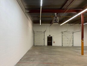 1203 Fewster Dr, Mississauga, ON à louer Photo intérieure– Image 2 sur 2