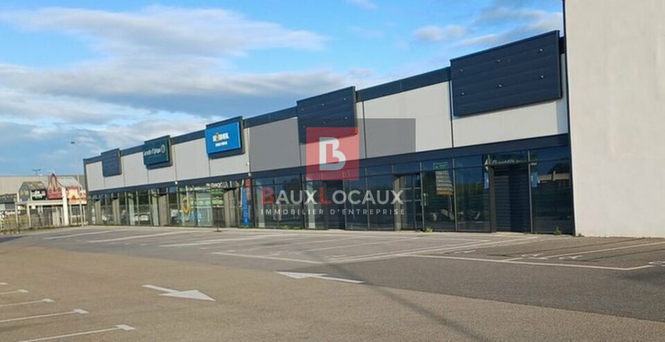 Local commercial dans Marguerittes à louer Photo de l’immeuble– Image 1 sur 3