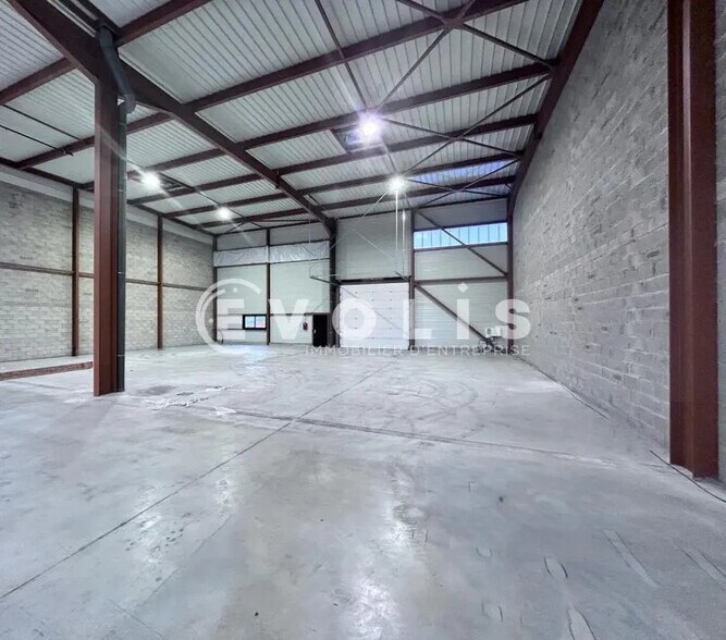 Local d’activités dans Étréchy à louer - Photo intérieure – Image 3 sur 4