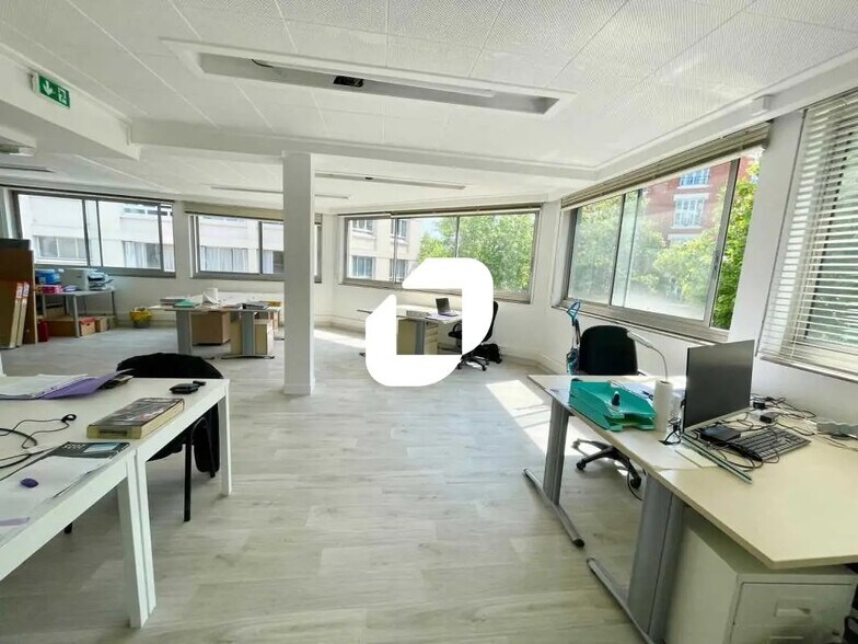 Local d’activités dans Boulogne-Billancourt à louer - Photo de l’immeuble – Image 2 sur 14