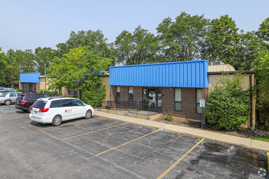 4200-4240 Commercial Way, Glenview, IL à louer - Photo de l’immeuble – Image 1 sur 9