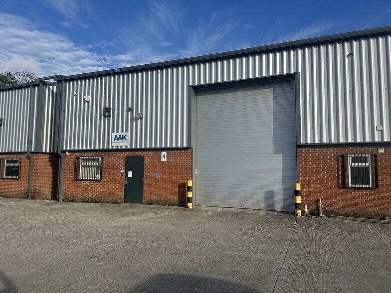 Gladstone St, Oldham à louer - Photo de l’immeuble – Image 1 sur 1