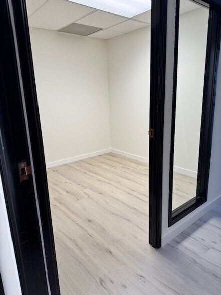 1800 Bridgegate St, Westlake Village, CA à louer - Photo de l’immeuble – Image 3 sur 12