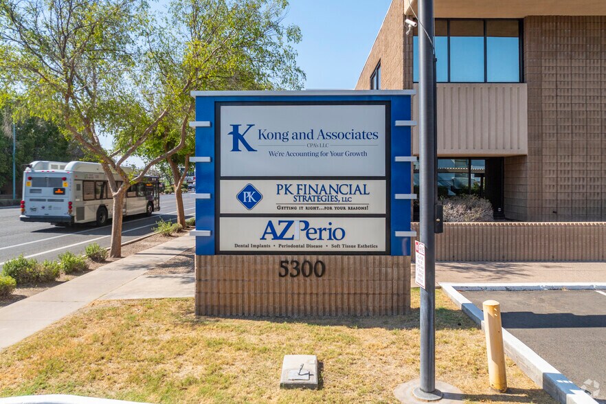 5300 N Central Ave, Phoenix, AZ à vendre - Photo de l’immeuble – Image 3 sur 5