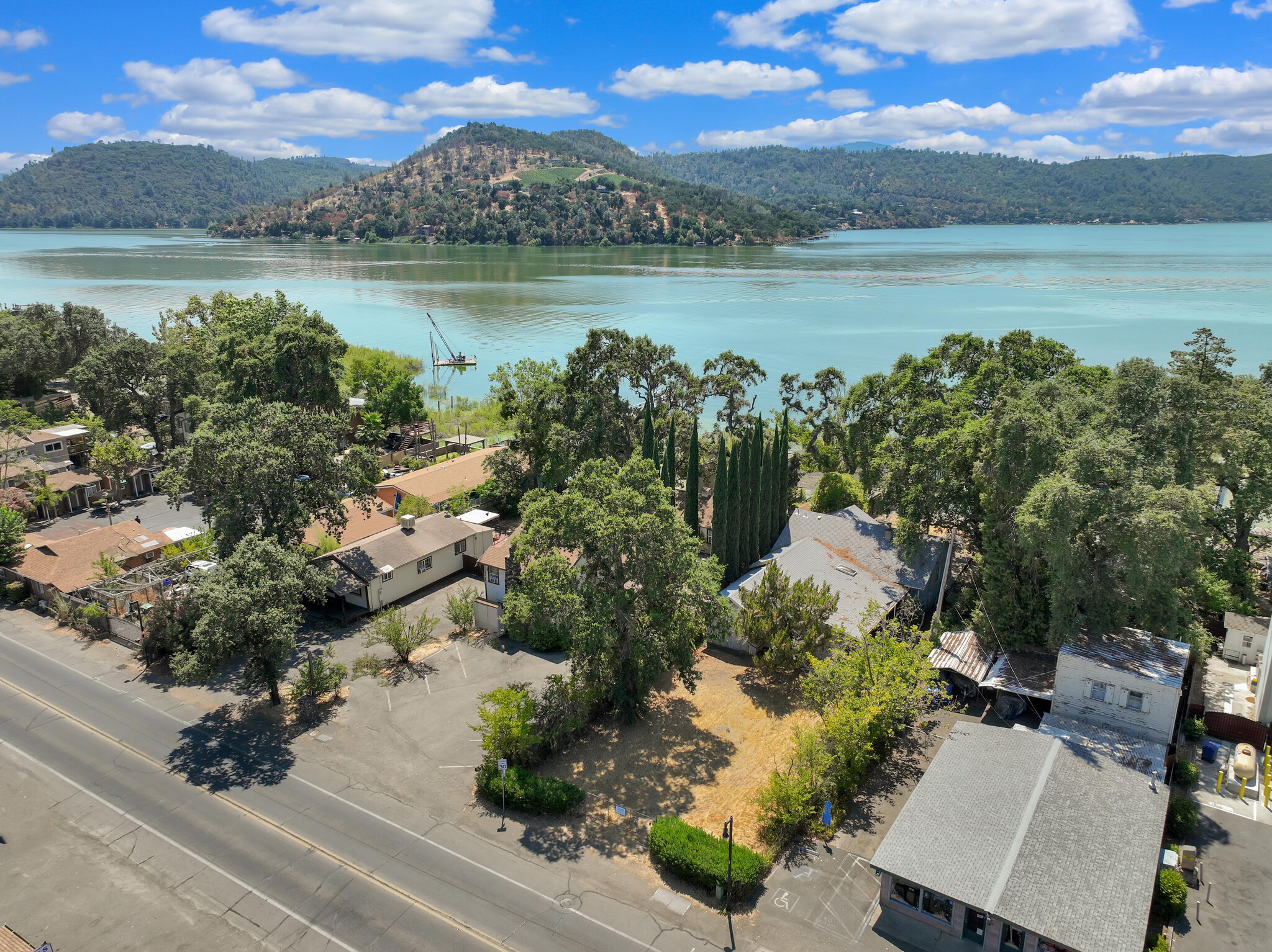 14097 Lakeshore Blvd, Clearlake, CA à vendre Photo de l’immeuble– Image 1 sur 25