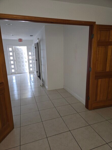 3677 Central Ave, Fort Myers, FL à louer - Photo de l’immeuble – Image 2 sur 13