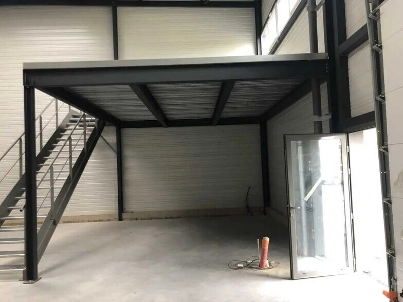 Local d’activités dans Beychac-et-Caillau à louer - Photo intérieure – Image 2 sur 4