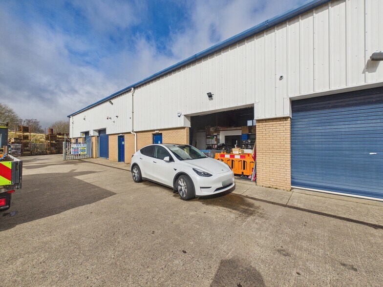 3B Langlands Sq, East Kilbride à louer - Photo de l’immeuble – Image 3 sur 11