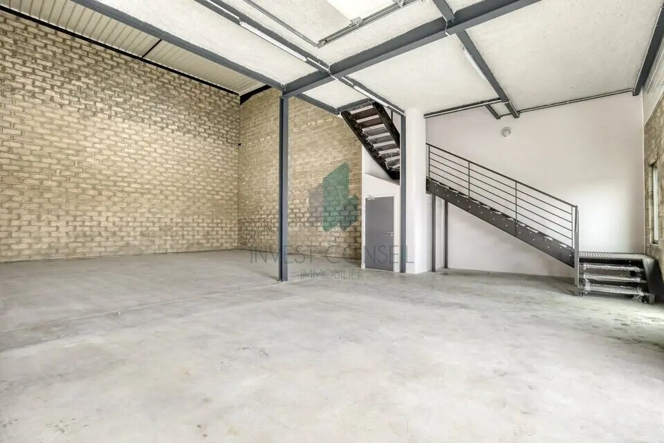 Local d'activités dans Persan à vendre Photo intérieure– Image 1 sur 11