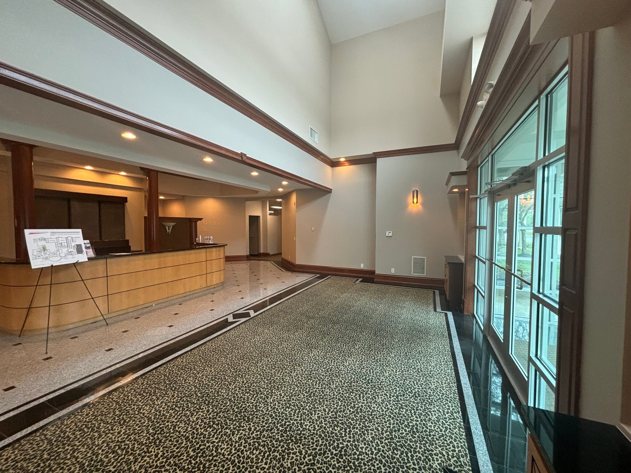 1700 Lyons Rd, Washington Township, OH à louer Photo intérieure– Image 1 sur 6