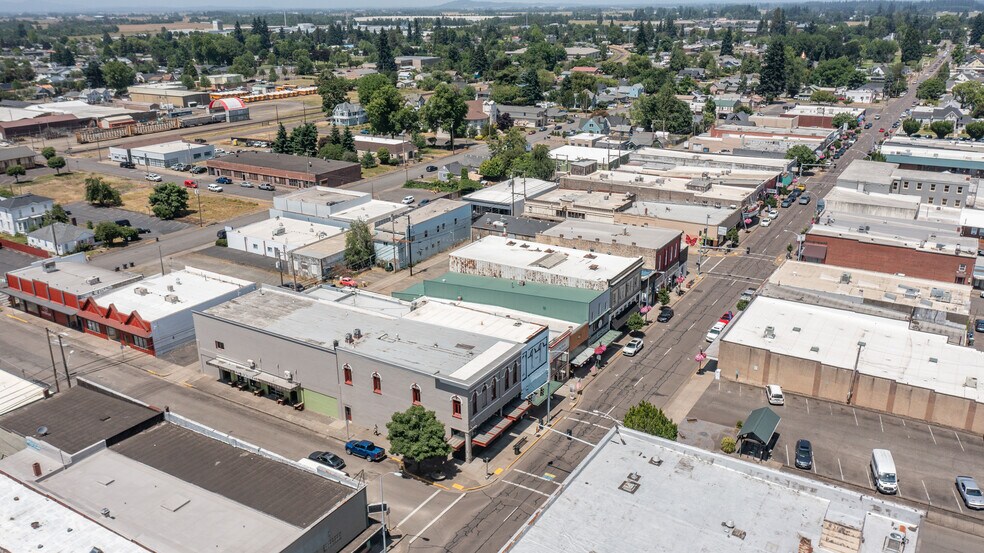 43 W Grant St, Lebanon, OR à vendre - Photo de l’immeuble – Image 2 sur 35
