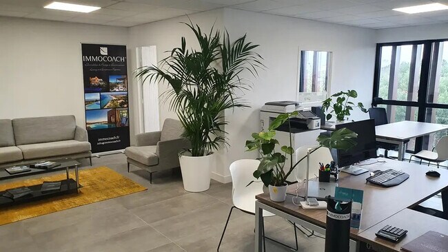 Plus de détails pour 526 Chemin De La Vilette, Hyères - Bureau à louer