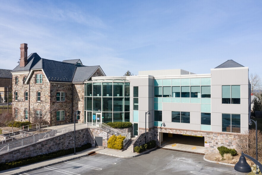 535 Springfield Ave, Summit, NJ à louer - Photo principale – Image 1 sur 6