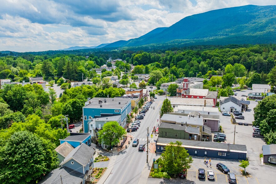 4943 Main St, Manchester Center, VT à vendre - Photo principale – Image 2 sur 31