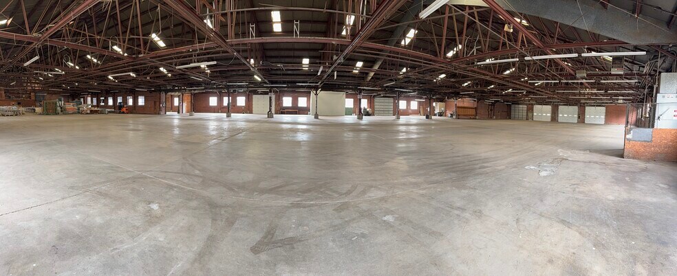 200 E Market Center Dr, High Point, NC à louer - Photo de l’immeuble – Image 3 sur 11