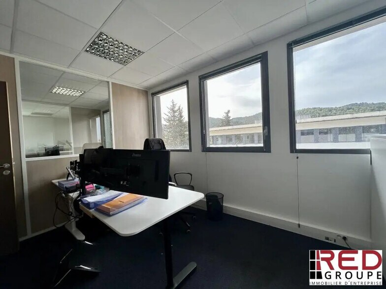 Bureau dans Le Tholonet à louer - Photo de l’immeuble – Image 3 sur 8