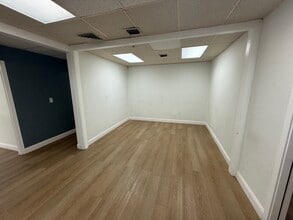 800 NE 125th St, North Miami, FL à louer Photo intérieure– Image 2 sur 6