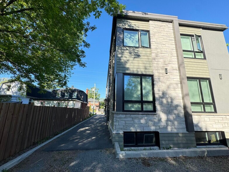 539-541 Broadhead Ave, Ottawa, ON à vendre - Photo de l’immeuble – Image 2 sur 5