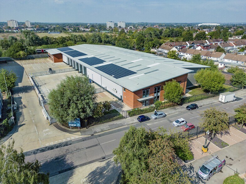 71-73 Bilton Way, Enfield à louer - Photo principale – Image 1 sur 10