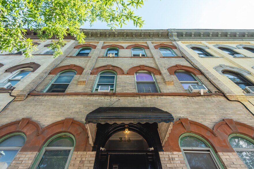 316 Suydam St, Brooklyn, NY à vendre - Photo de l’immeuble – Image 2 sur 14