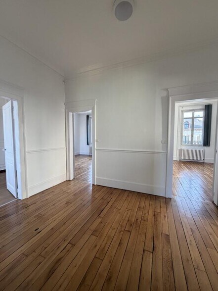 Bureau dans Chartres à louer - Photo de l’immeuble – Image 2 sur 17