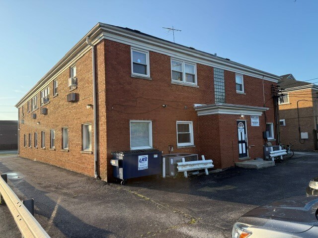 5504 S Brainard Ave, Countryside, IL à louer - Photo de l’immeuble – Image 2 sur 4