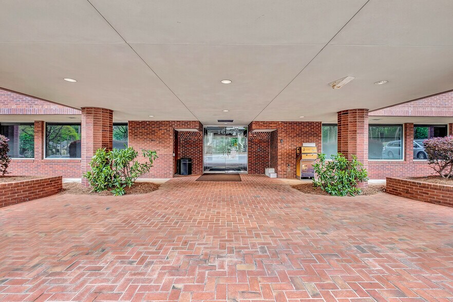1605 Chantilly Dr NE, Atlanta, GA à louer - Photo de l’immeuble – Image 2 sur 16