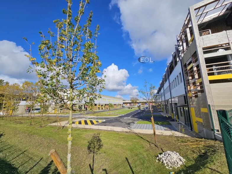 Local d’activités dans Fresnes à louer - Photo de l’immeuble – Image 2 sur 28