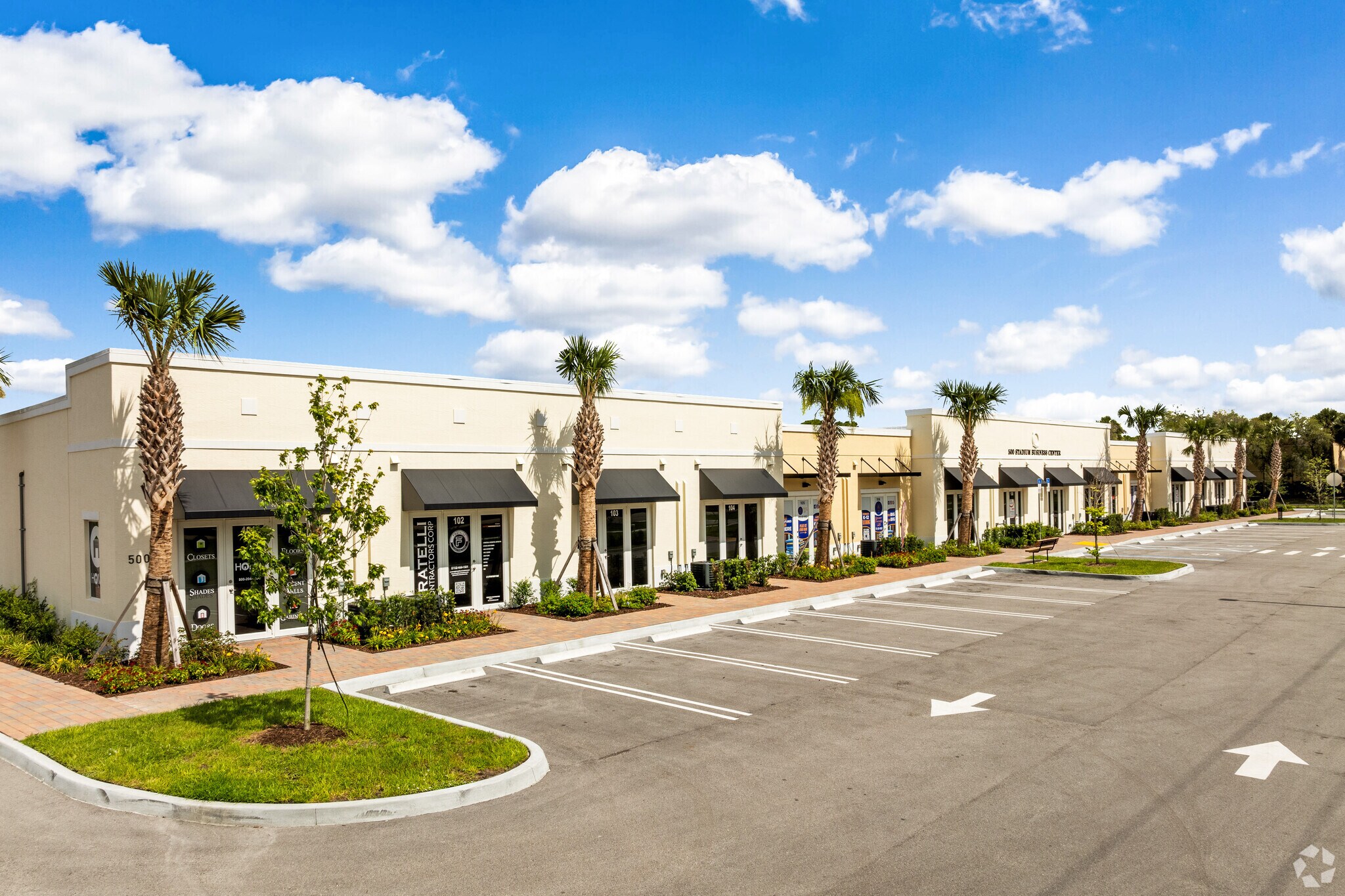 500-510 NW  Peacock Boulevard, Port Saint Lucie, FL à louer Photo de l’immeuble– Image 1 sur 18